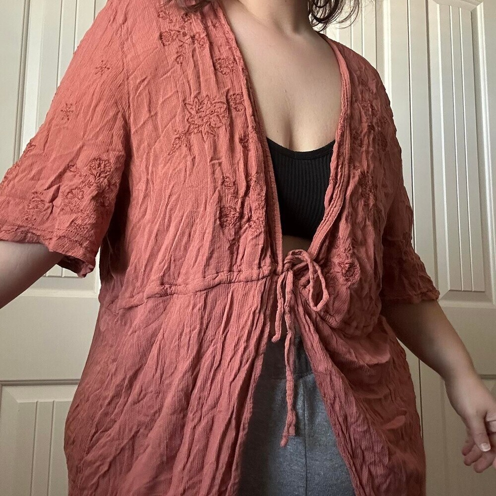 Maurice’s Plus Size Floral Embroidered Duster Kimono Size 2 - Picture 2 of 6